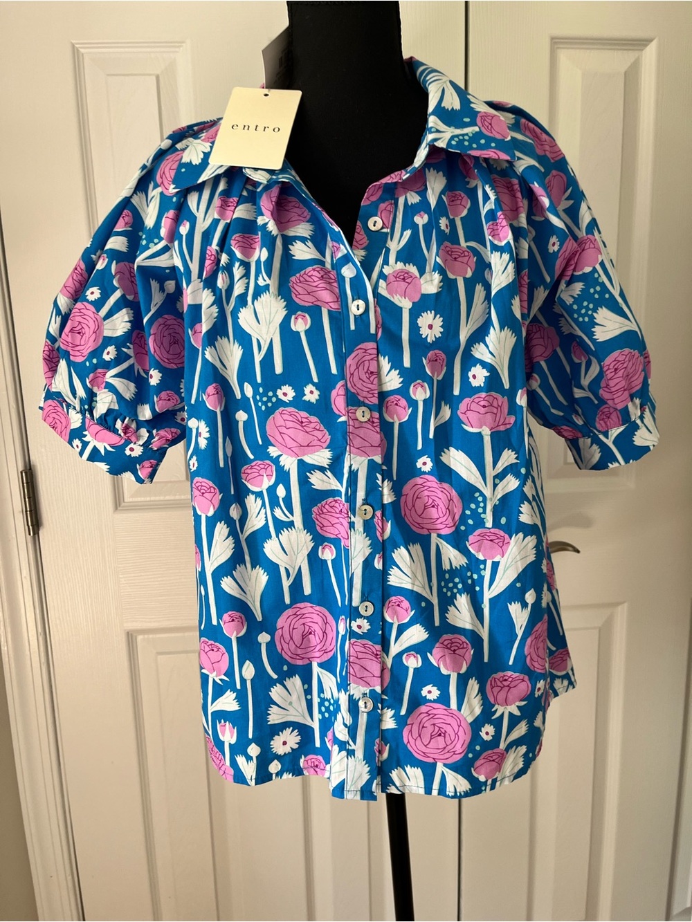 NWT Entro Floral Button-Up Blouse – Size Small
